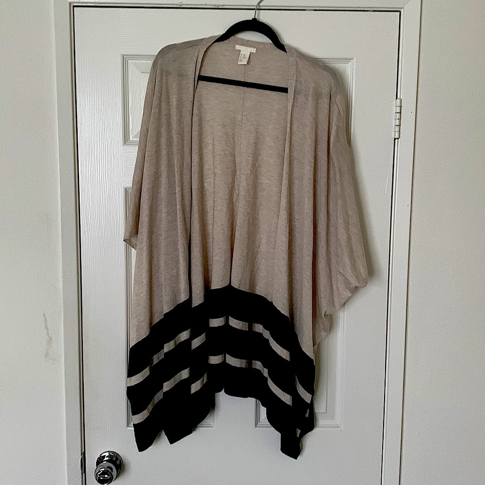 H&M flowy short sleeve cardigan. Though it’s a XS/S it’s quite large.
